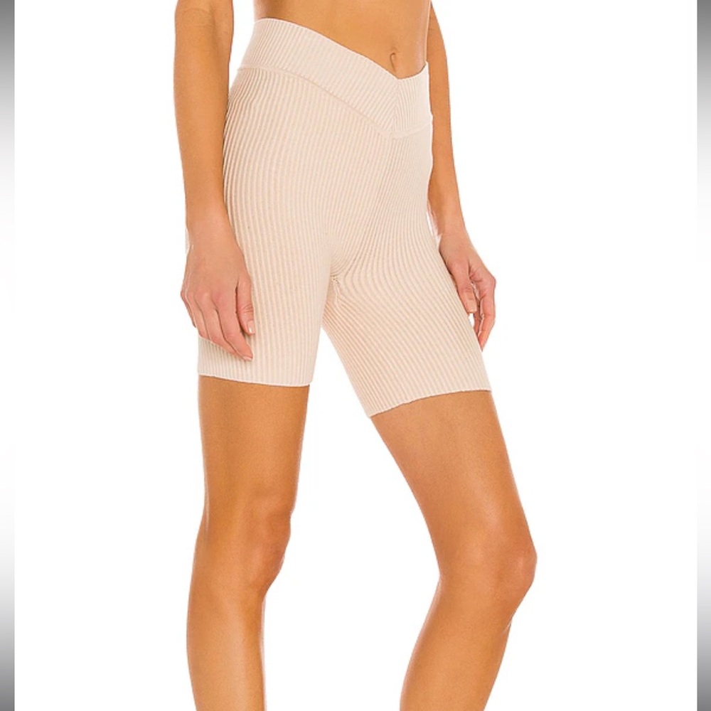 V waist biker shorts nude